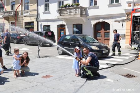 Kamnik obiskala bolna Karolina z družino  (14)